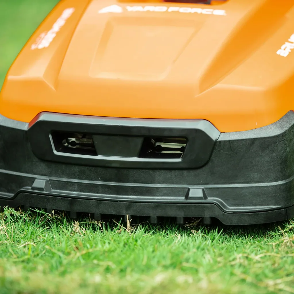 Robotic lawnmower Classic 600B - up to 600 m²