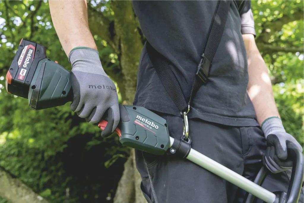 Cordless lawn trimmer RTD 18 LTX BL 30 without battery, without charger