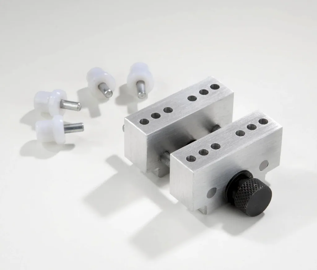 Workpiece holder also for watches, can be clamped in a vice (small)