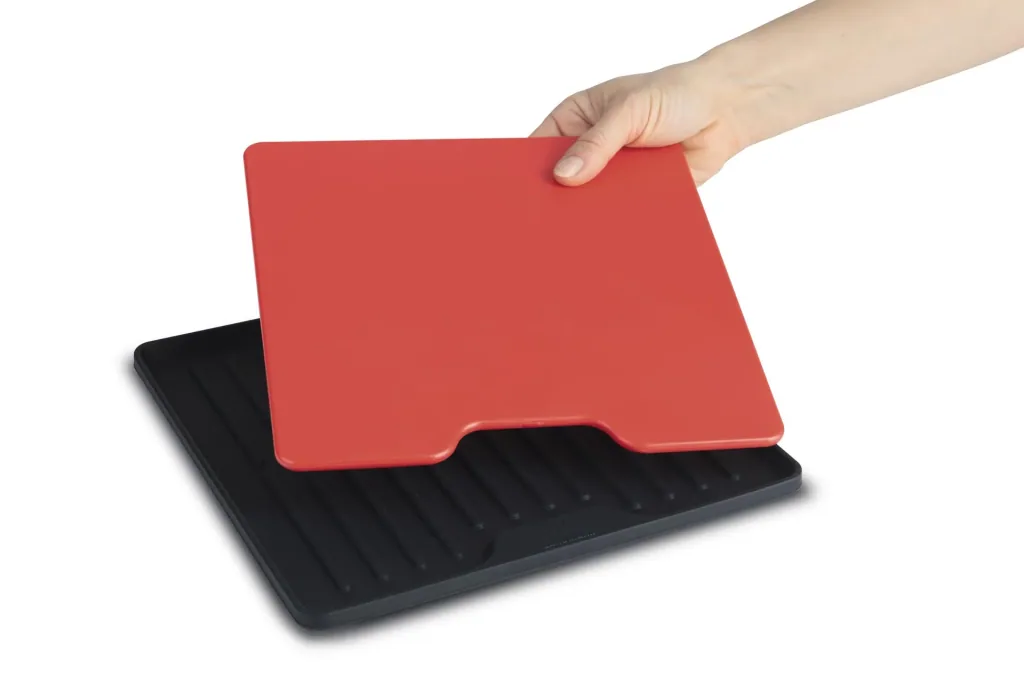 Silicone mat with cutting board