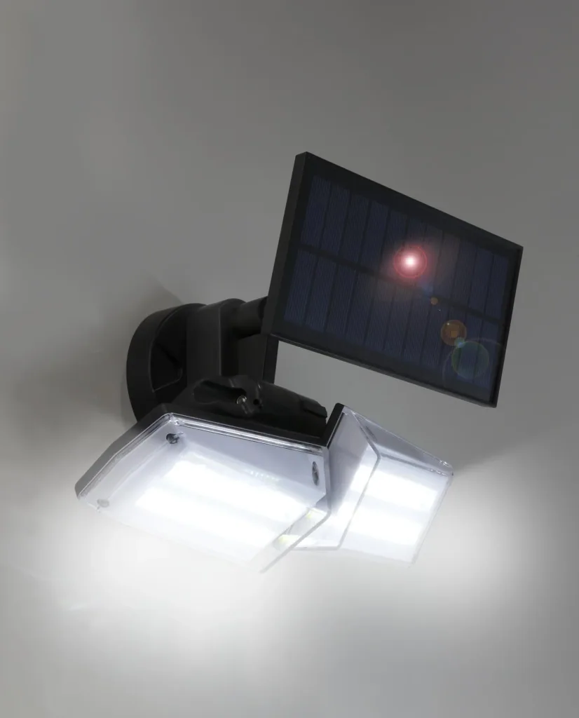Solar LED floodlight with microwave sensor