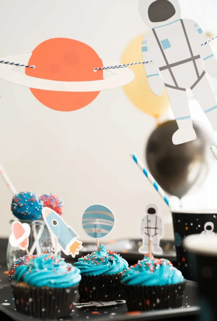 Ava & Yves party garlands space