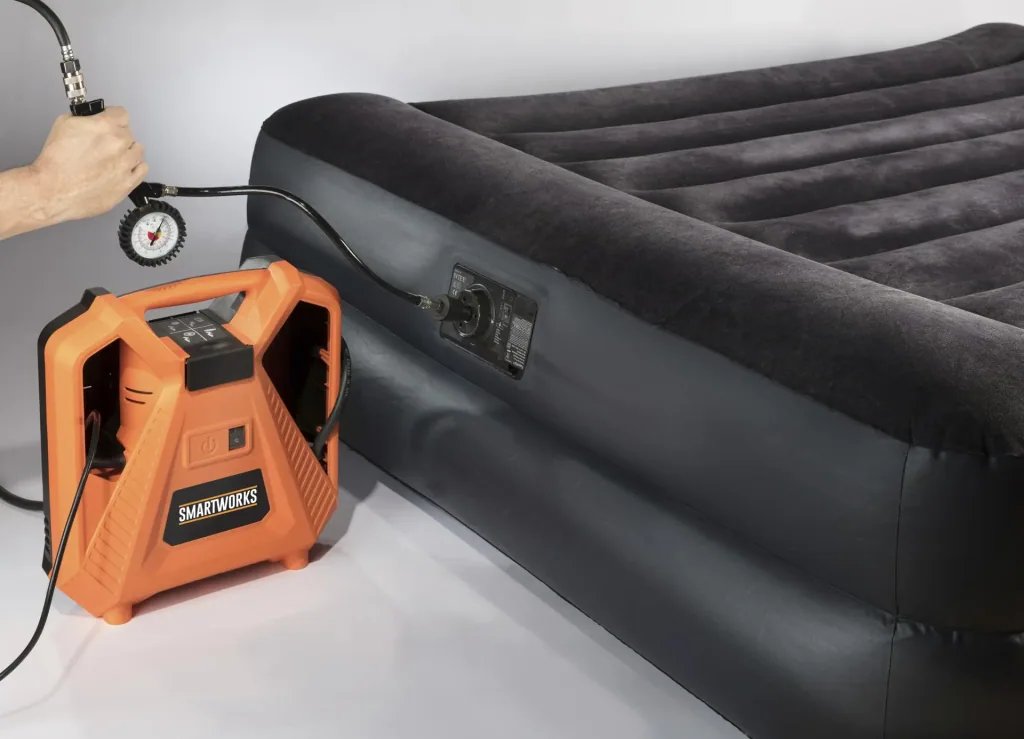 Compressor "Air Box" 1100 Watt + Free credit card multi-tool