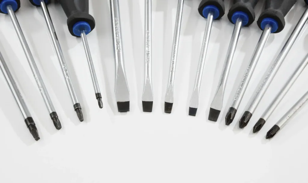 Screwdriver set 98-piece including bits and sockets + free bag