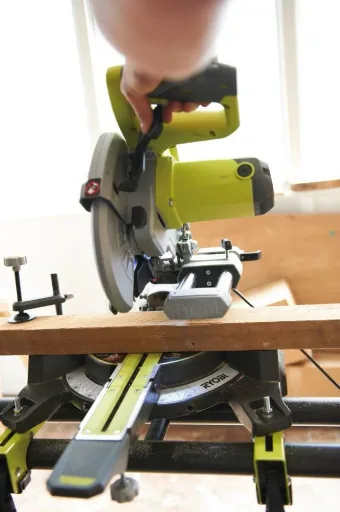 Mitre saw with pull function, 1500 watts, saw blade diameter 216 mm