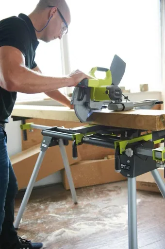 Mitre saw with pull function, 1500 watts, saw blade diameter 216 mm