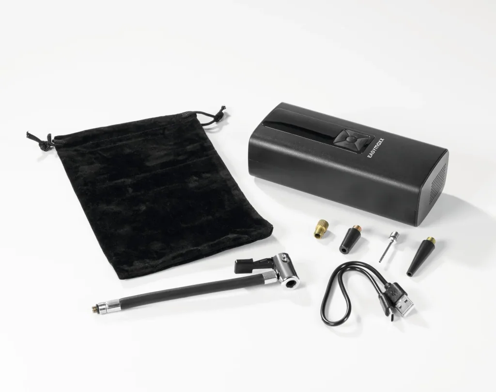 Cordless hand compressor with digital display, 12 volts, black