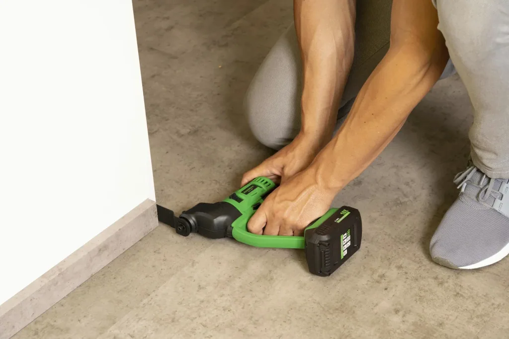 Hammersmith MultiTool with battery and quick charging station