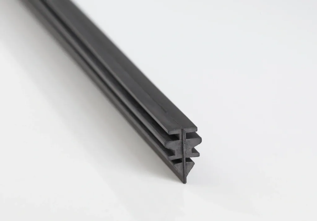 Wiper rubber set for flat bar wipers, set of 2