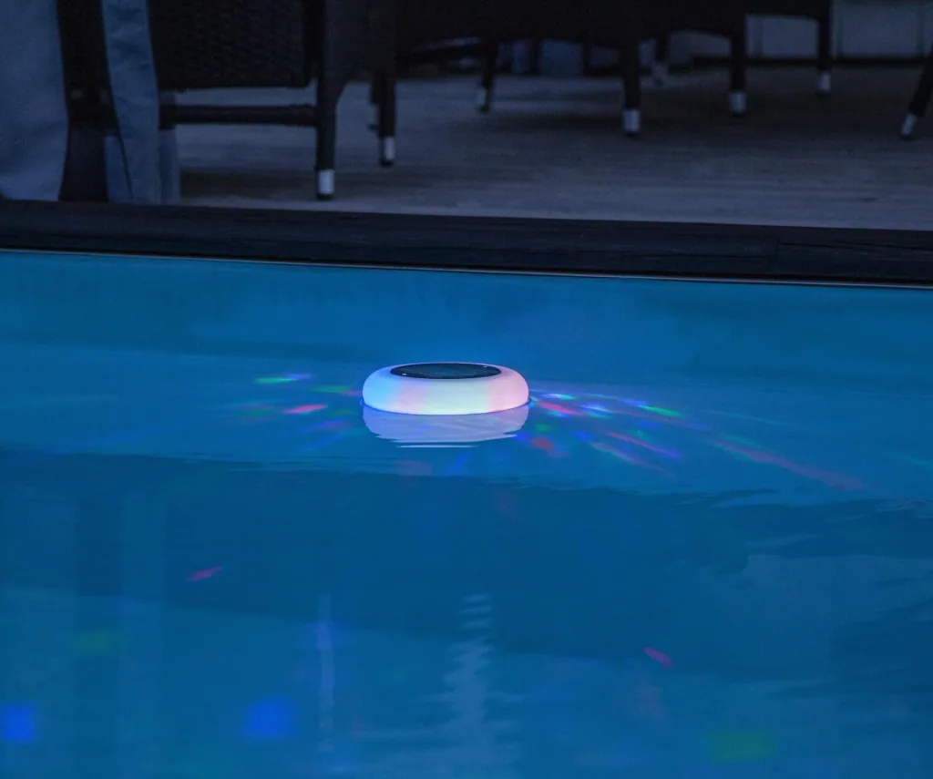 Solar LED pool light