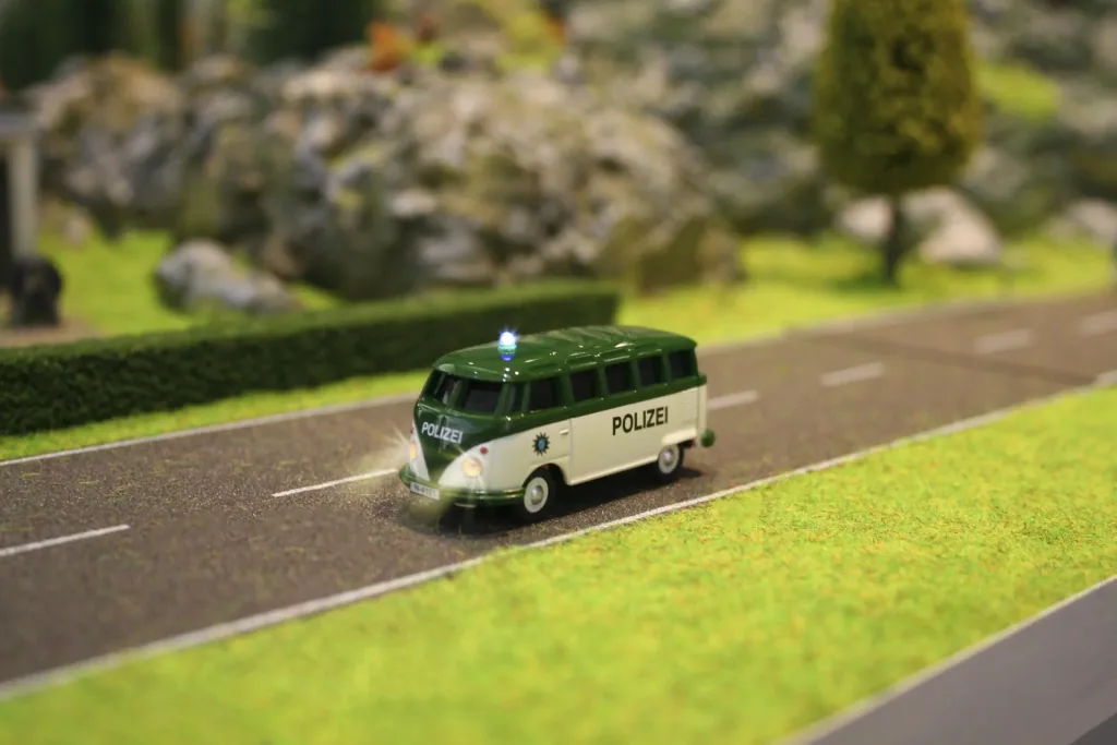 1:87 VW T1 Samba Bus Polizei 2.4G RTR
