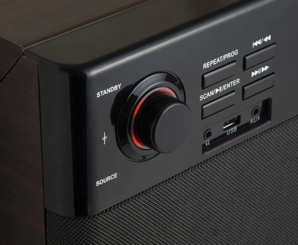 DAB music center with radio, CD, Bluetooth, record player and digitizer