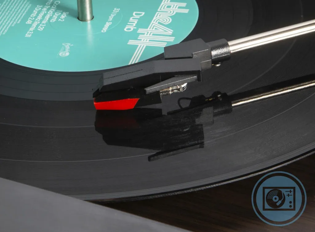 DAB music center with radio, CD, Bluetooth, record player and digitizer