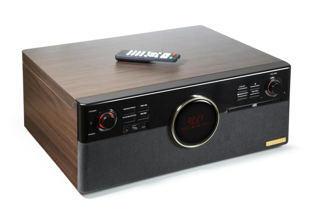 DAB music center with radio, CD, Bluetooth, record player and digitizer