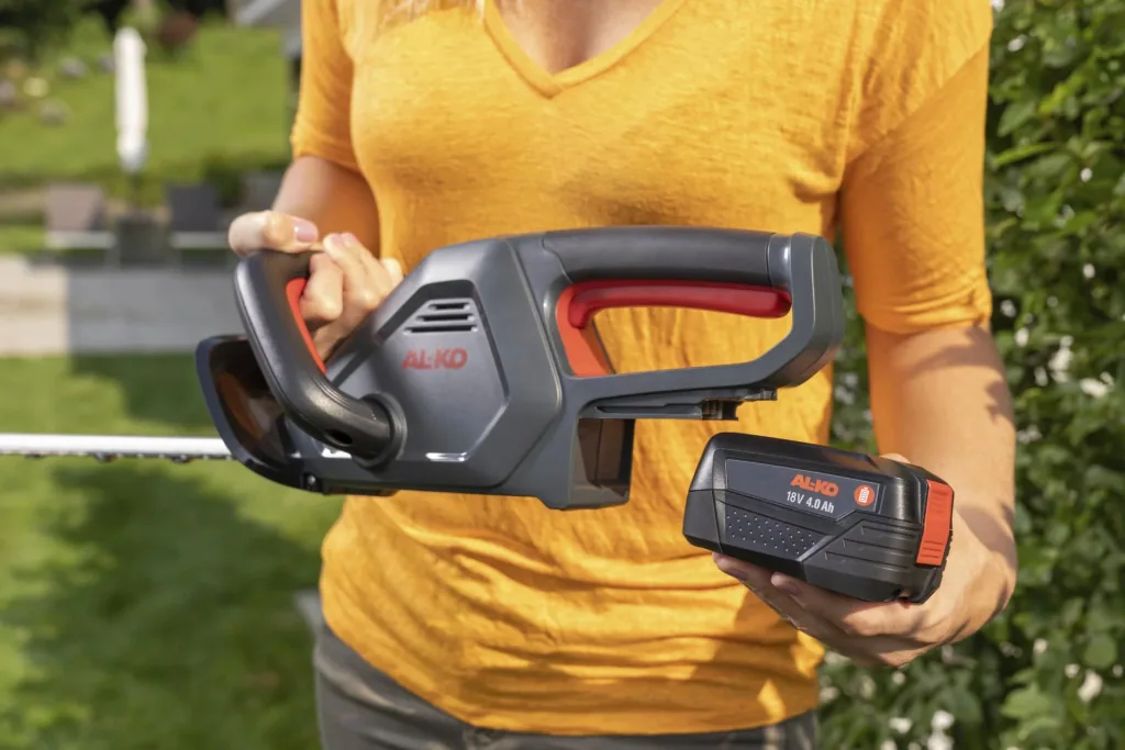 18 V BOSCH HOME AND GARDEN COMPATIBLE Cordless Hedge Trimmer HT 1845 - incl. battery and charger