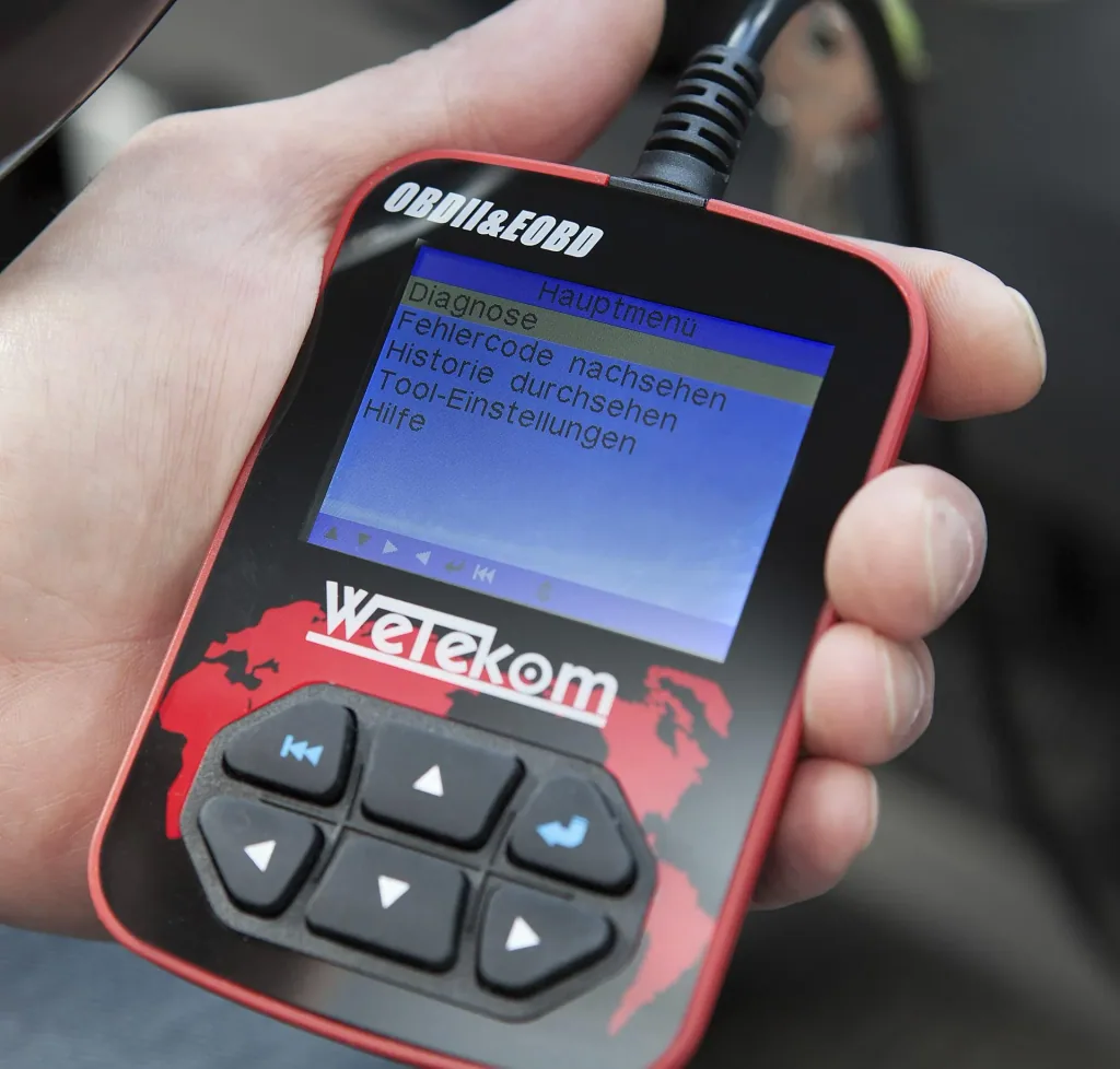 OBDII diagnostic scanner with color display