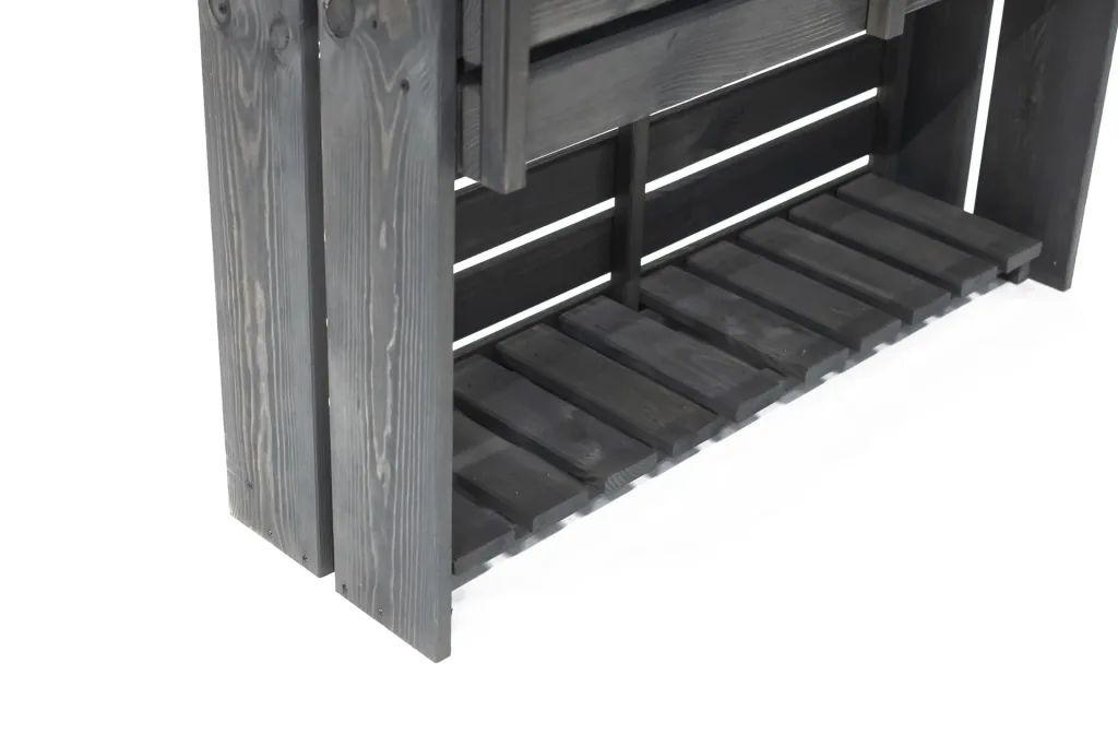 Solo planter with storage space