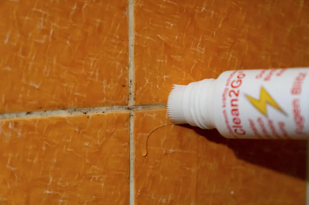 Mold Adhesive Remover "Blitz", with brush head, 200 ml