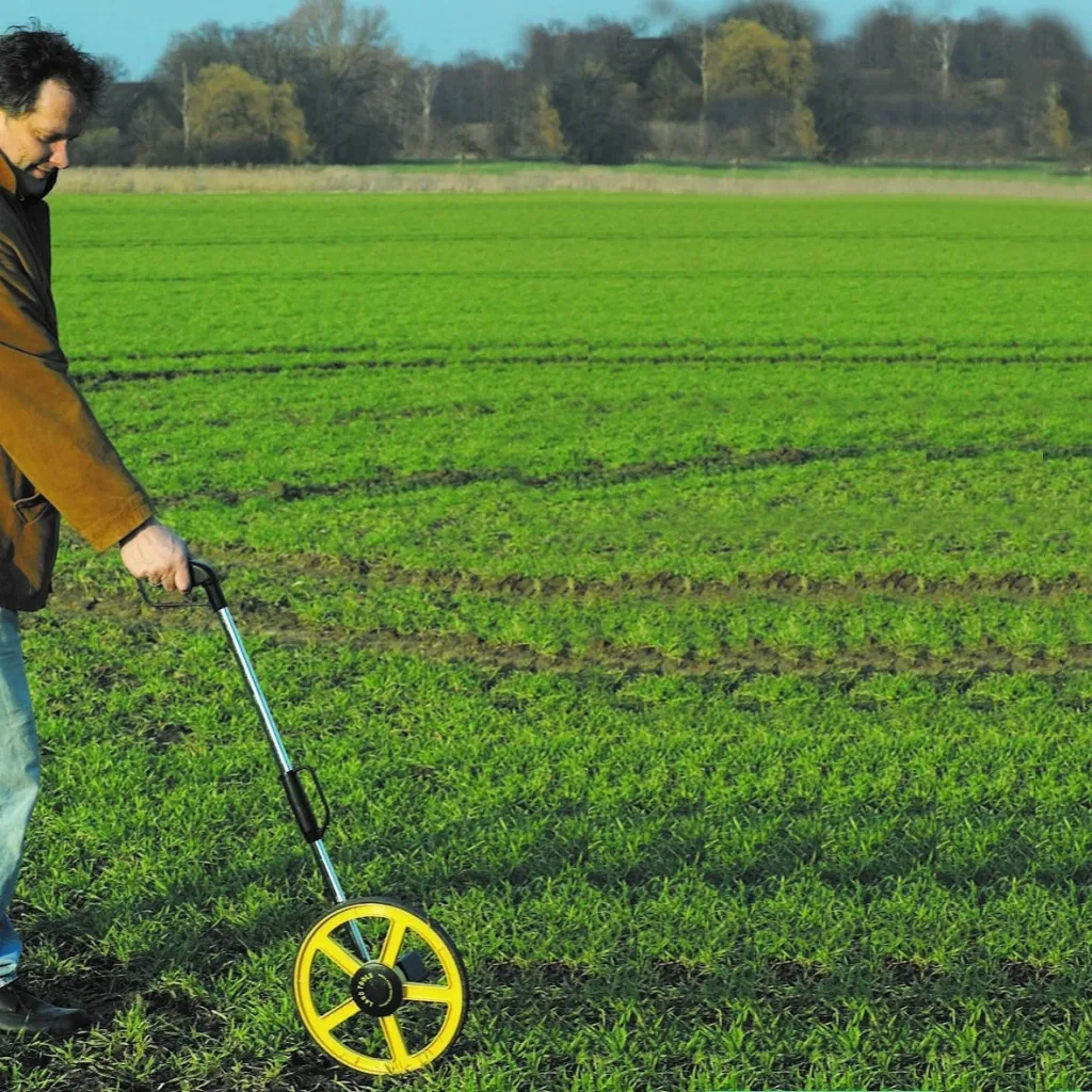 Distance measuring roller speedometer