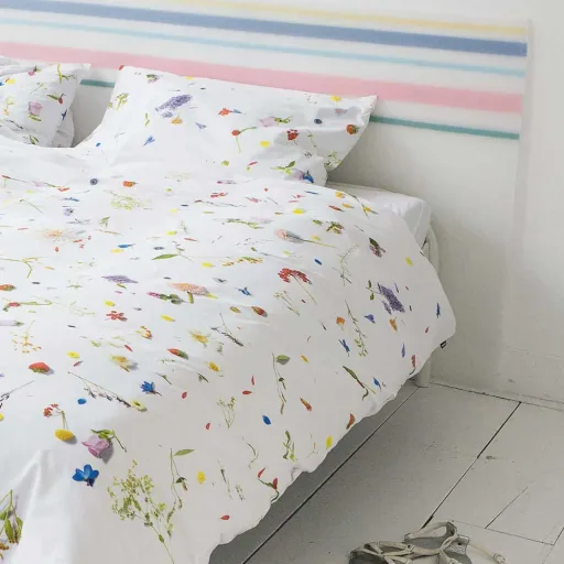 Snurk Bedding scattered flowers 135 x 200