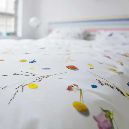 Snurk Bedding scattered flowers 135 x 200