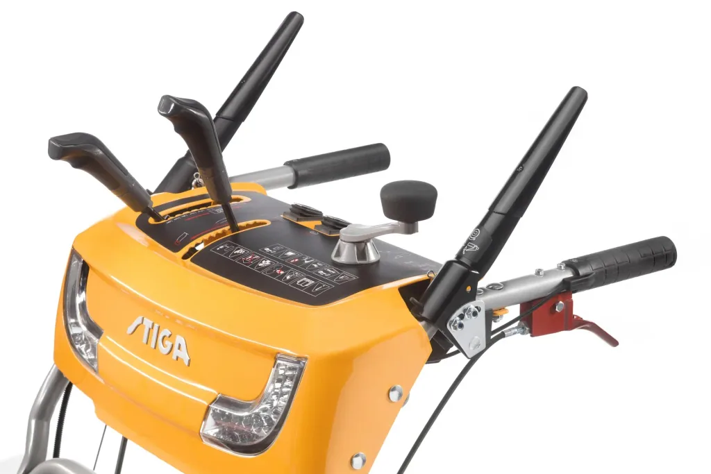 Petrol snow blower ST 6272 P TRAC with crawler drive.