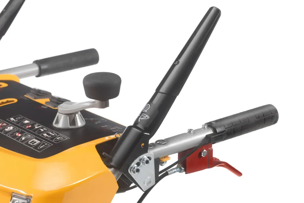 Petrol snow blower ST 6272 P TRAC with crawler drive.