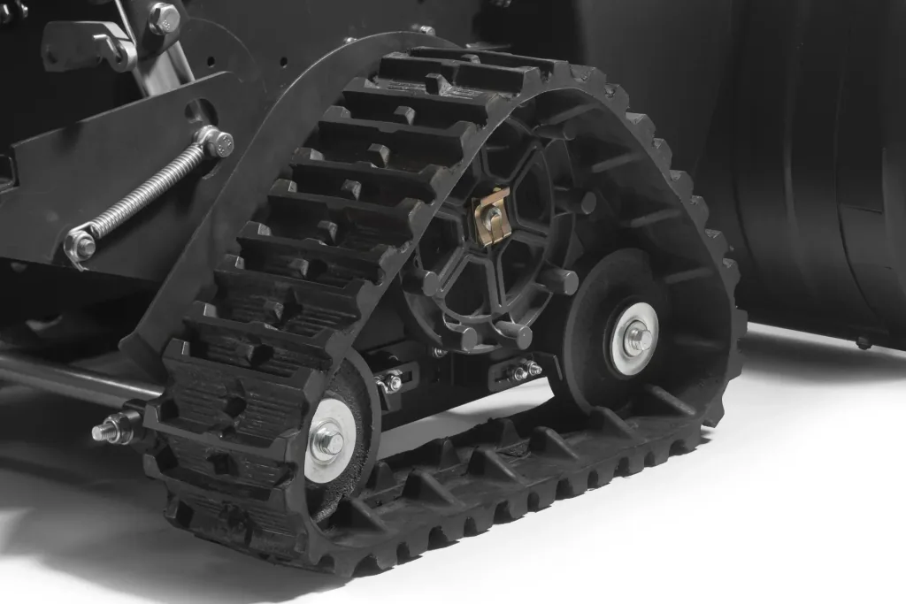 Petrol snow blower ST 6272 P TRAC with crawler drive.