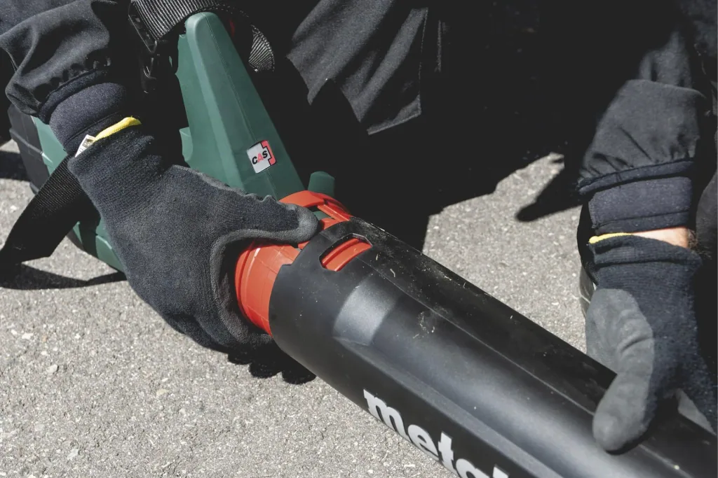 Cordless leaf blower LB 18 LTX BL without battery, without charger