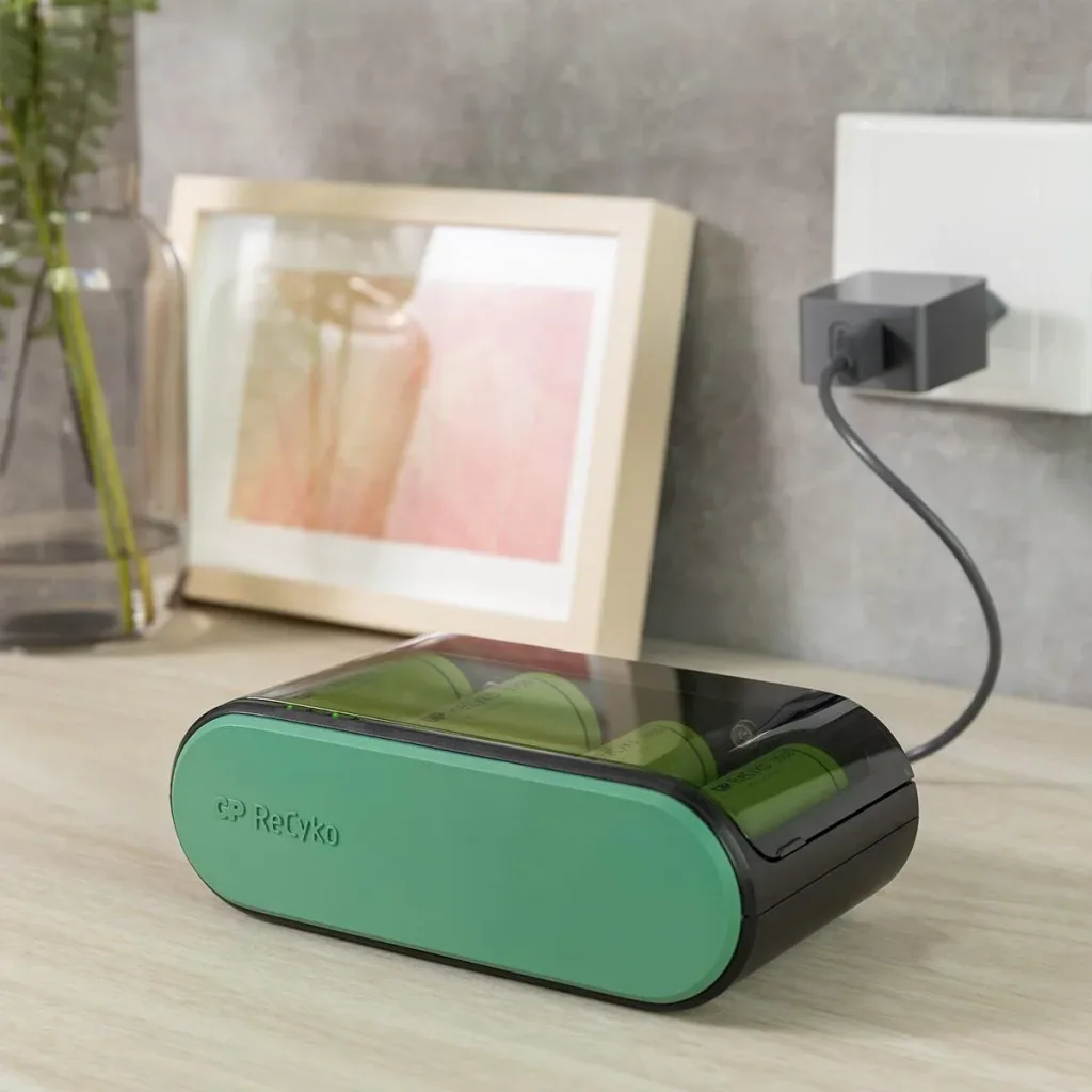 USB universal charger for all common NiMH batteries