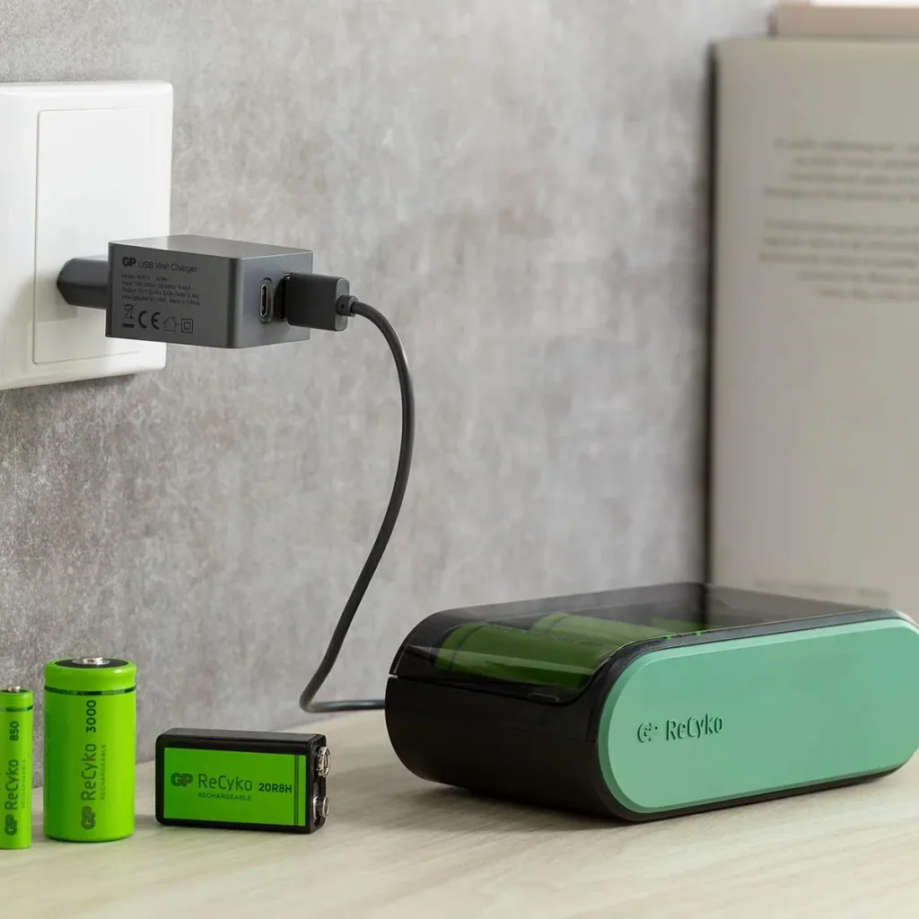 USB universal charger for all common NiMH batteries