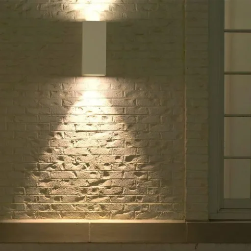 - Outdoor light - 2 lights - Wall light - Rectangle - GU10 - IP44 - White