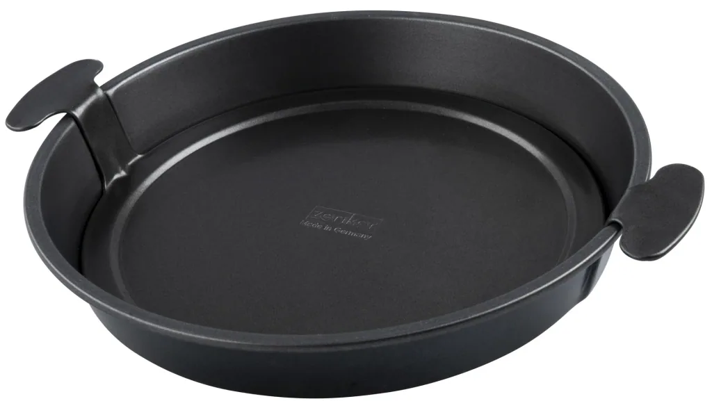 Baking pan with removable base