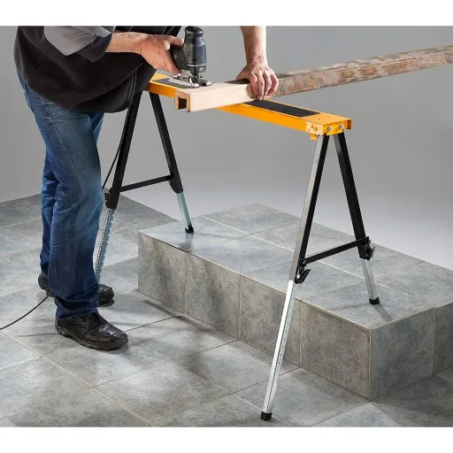 WORKBENCH WITH TELESCOPIC LEGS FOR UNEVEN SURFACES