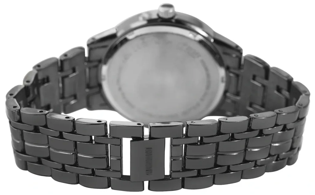 Men's watch with metal bracelet
