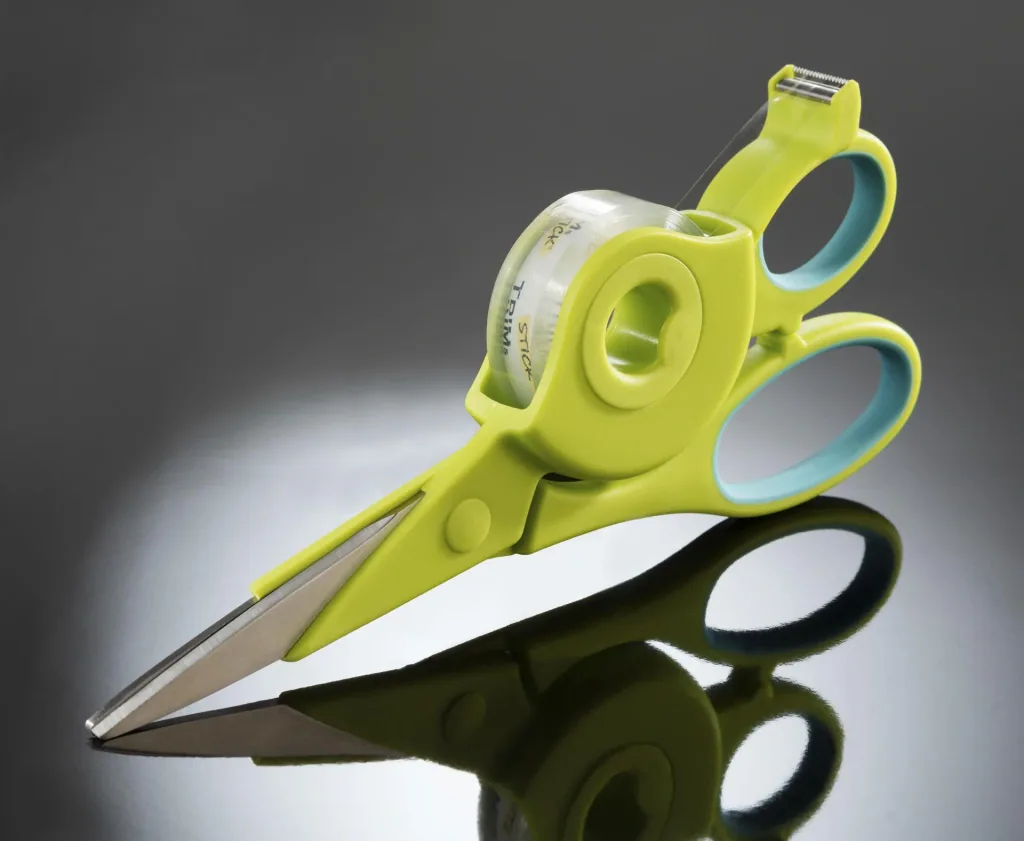 2-in-1 scissors with dispenser