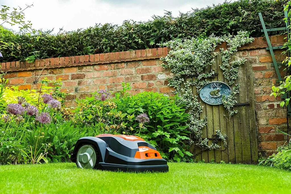 Robotic lawnmower SA900B - up to 900 m²