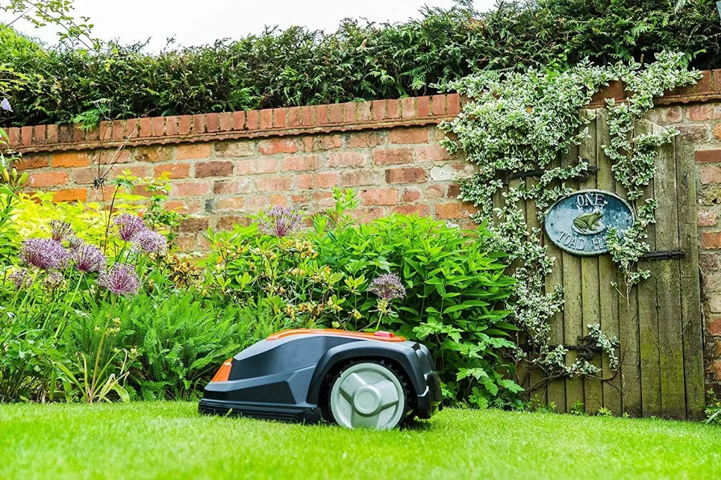 Robotic lawnmower SA900B - up to 900 m²