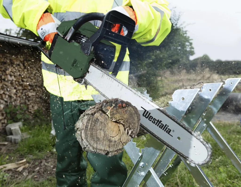 Electric chainsaw 2200 watts