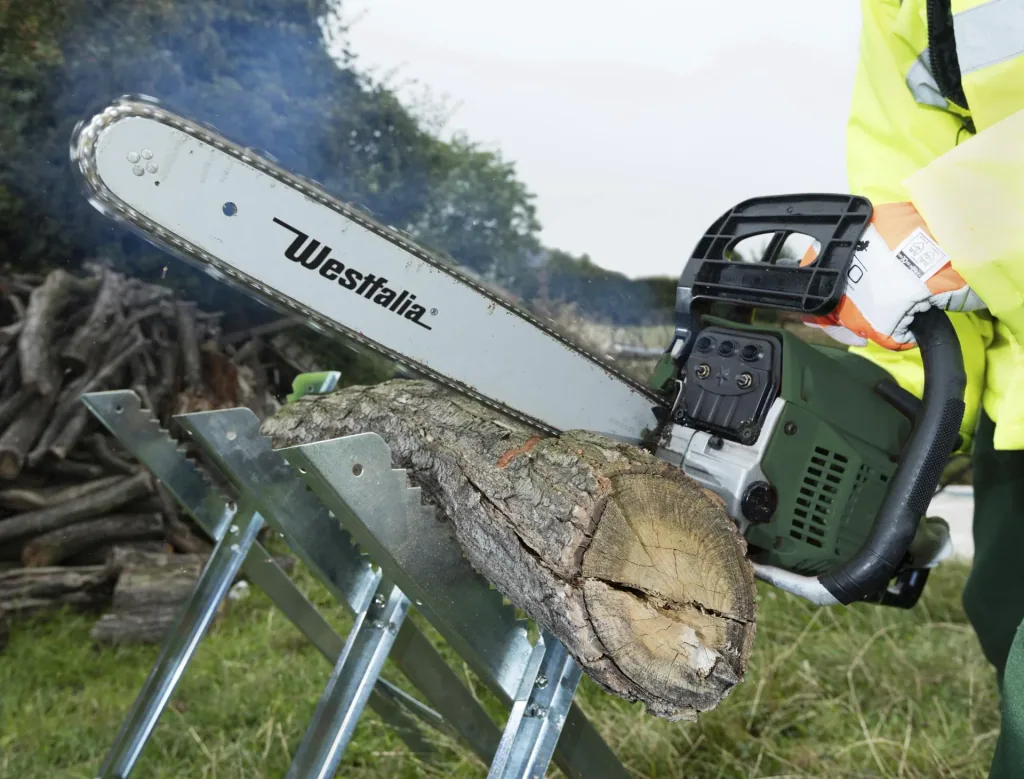 Electric chainsaw 2200 watts