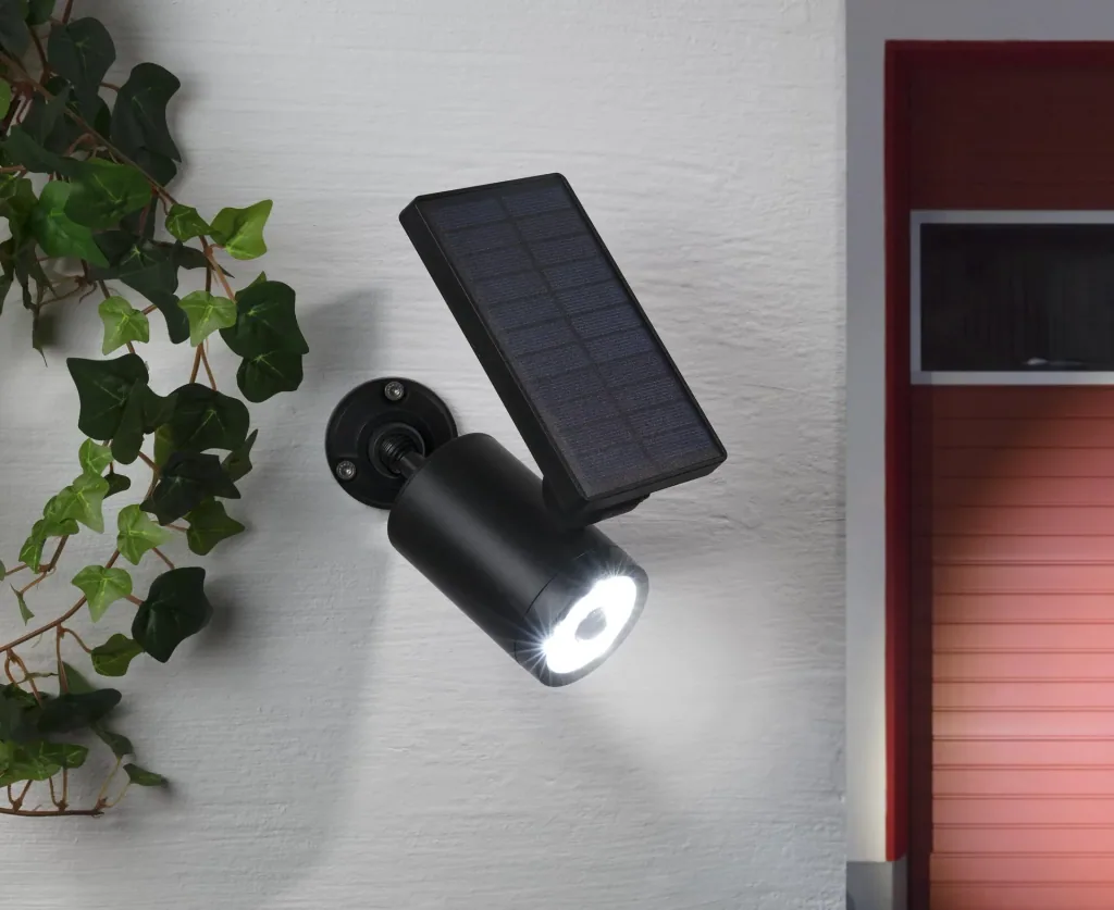 Solar security spotlight + camera dummy