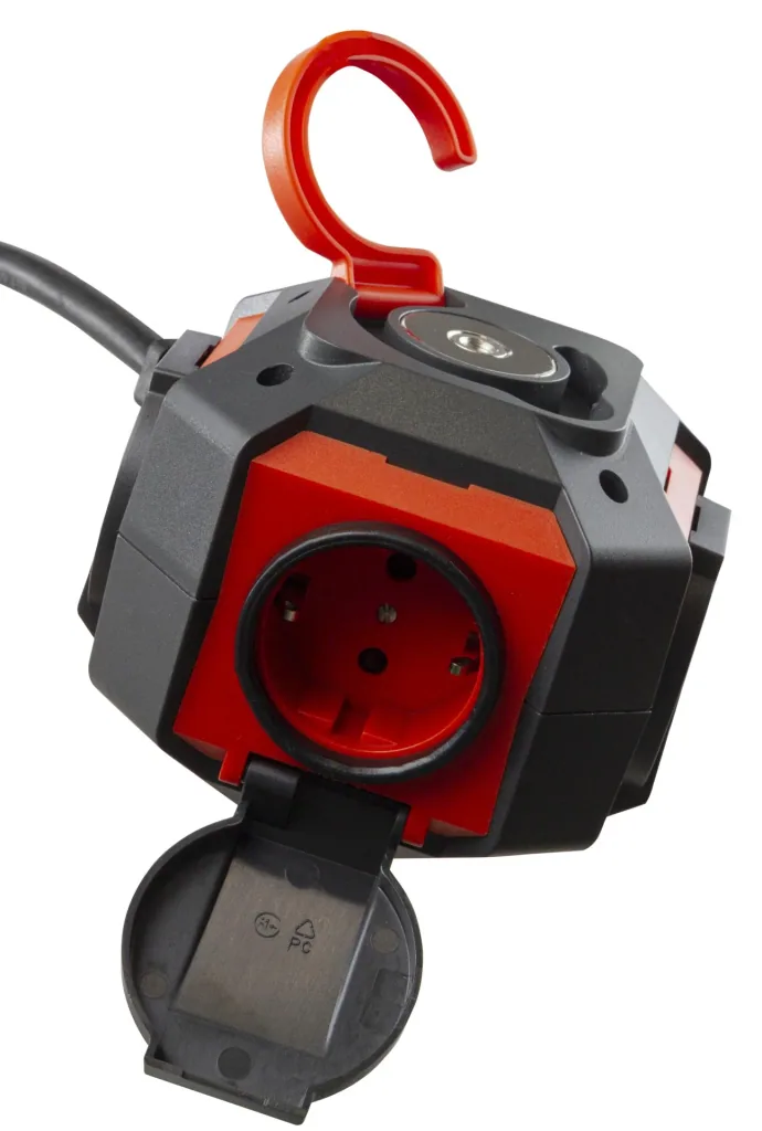 4-way socket cube Powerglobe for hobby and workshop IP44