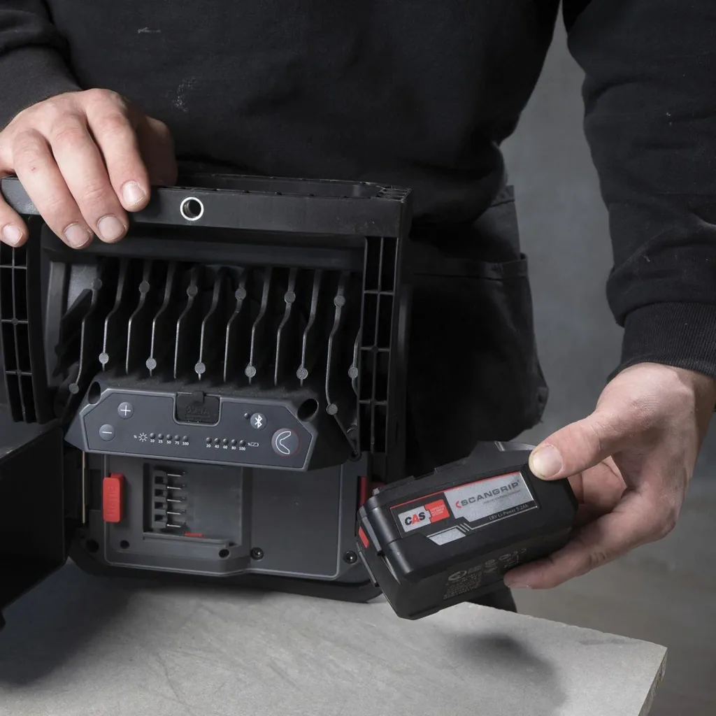 Handheld floodlight NOVA 10 CAS + 18V 5.2Ah battery + SC30 charger + removable diffuser L