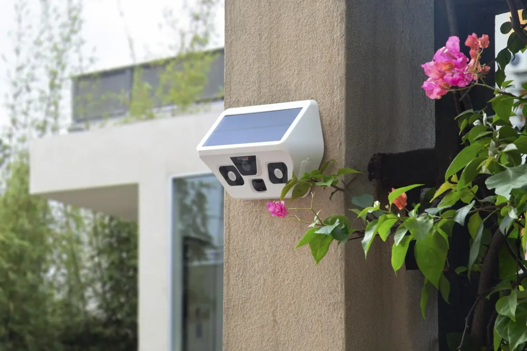 FullHD solar outdoor camera with LED light