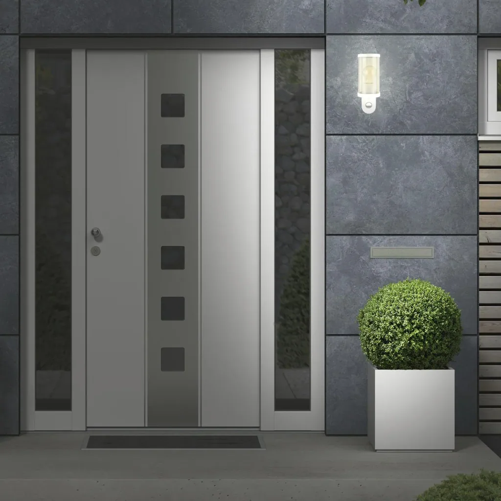 Outdoor light with motion detector, metal-plastic / white, IP44, E27 socket