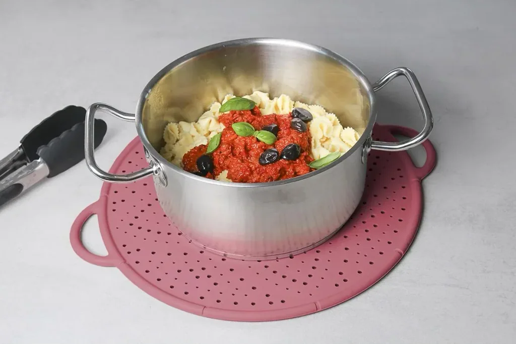 7-in-1 multi-purpose kitchen helper, red/pink