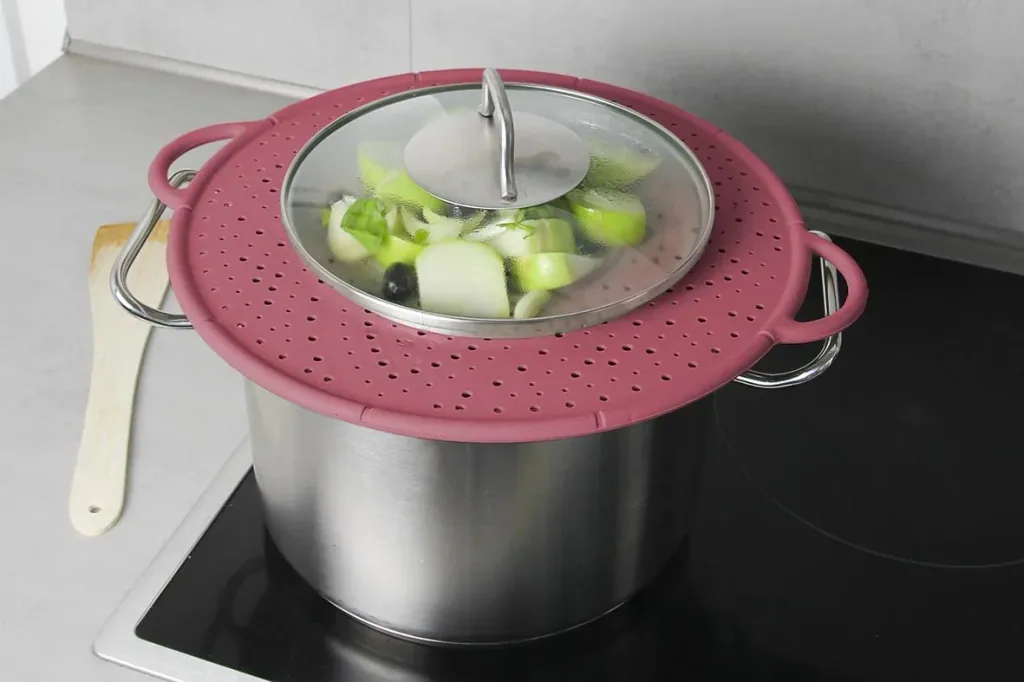 7-in-1 multi-purpose kitchen helper, red/pink