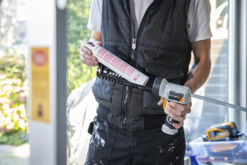 Maxxpush 6V electric caulking gun (on AA batteries)