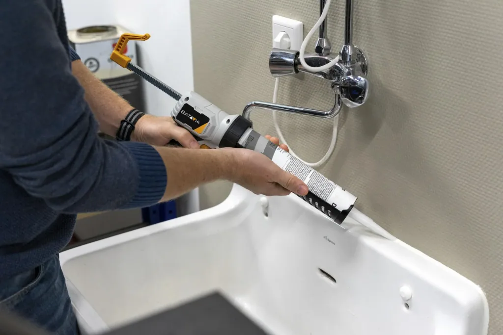 Maxxpush 6V electric caulking gun (on AA batteries)